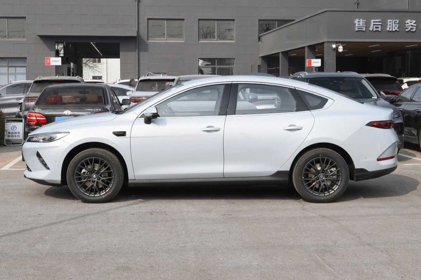 BYD QIN PLUS EV миниатюра 3